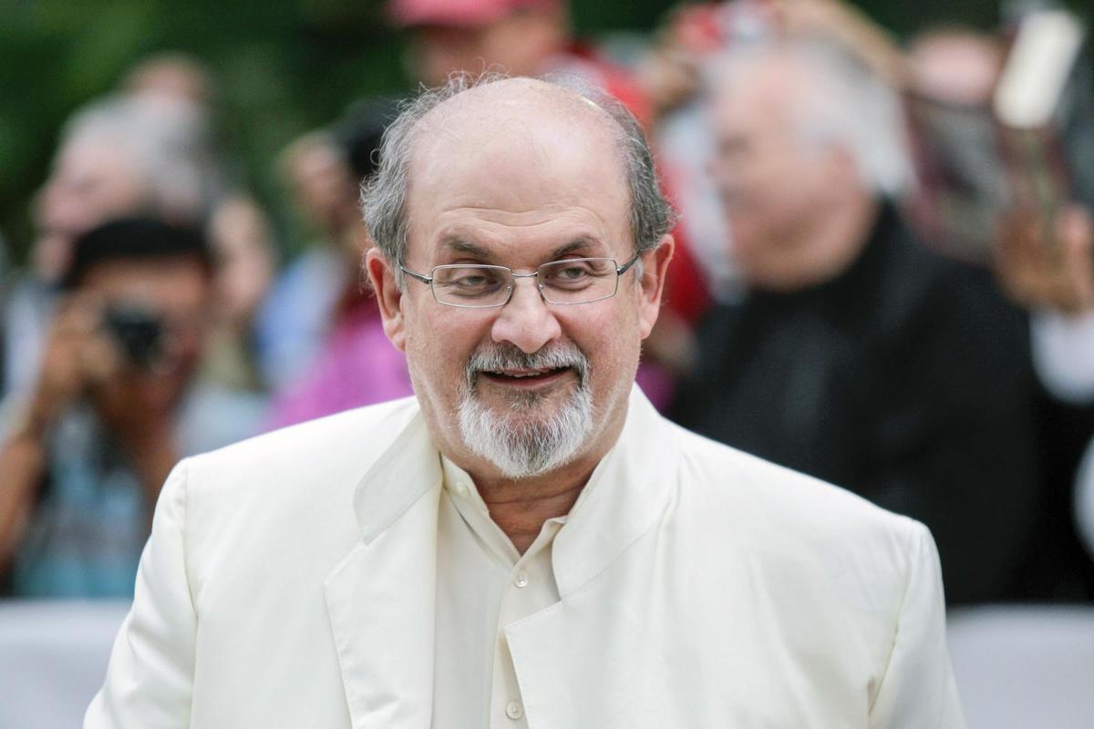 El Gobierno iraní culpa a Rushdie del ataque y rechaza toda responsabilidad