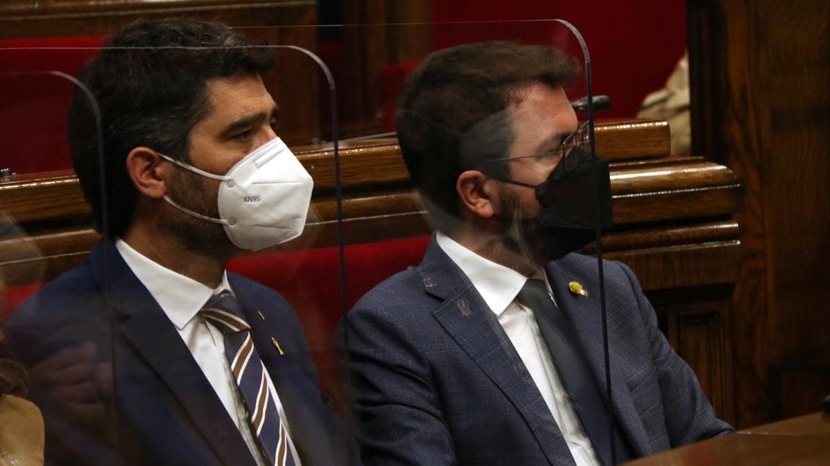 Jordi Puigneró y Pere Aragonès, en el Parlament. Jordi Puigneró y Pere Aragonès, en el Parlament.
