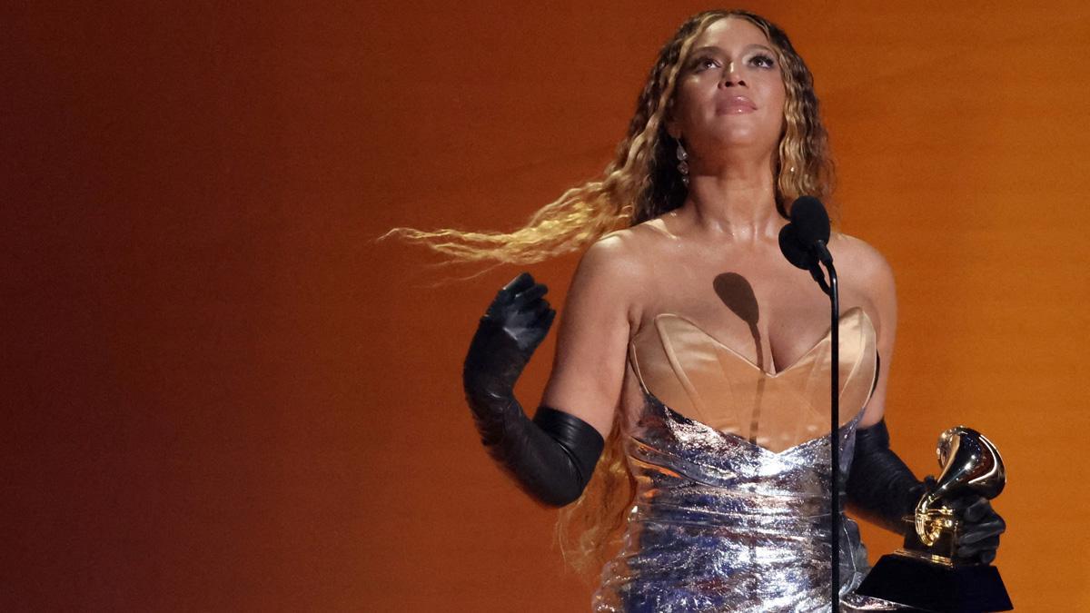 Beyoncé fa història en uns Grammy que elegeixen Harry Styles per a disc de l’any