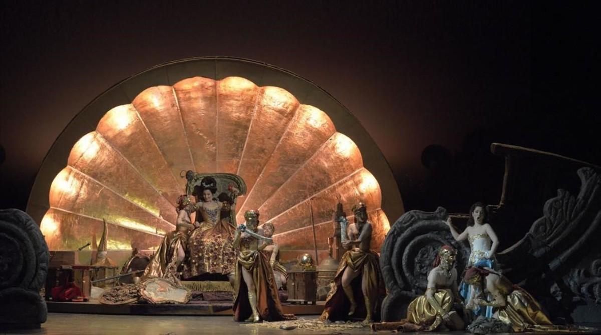 Una escena de la ópera ’Orlando furioso’, de Antonio Vivaldi, con una puesta en escena de Fabio Ceresa presentada en el Teatro Malibran de Venecia. Una escena de la ópera ’Orlando furioso’, de Antonio Vivaldi, con una puesta en escena de Fabio Ceresa presentada en el Teatro Malibran de Venecia.