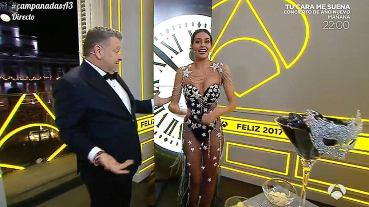 Cristina Pedroche vuelve a sorprender con su vestimenta en las campanadas de Año Nuevo