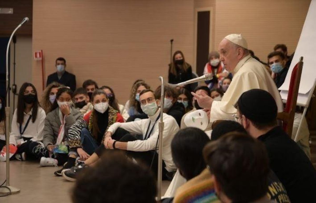 El Papa denuncia un retroceso de la democracia frente a las "fáciles propuestas" de los populismos El Papa denuncia un retroceso de la democracia frente a las "fáciles propuestas" de los populismos