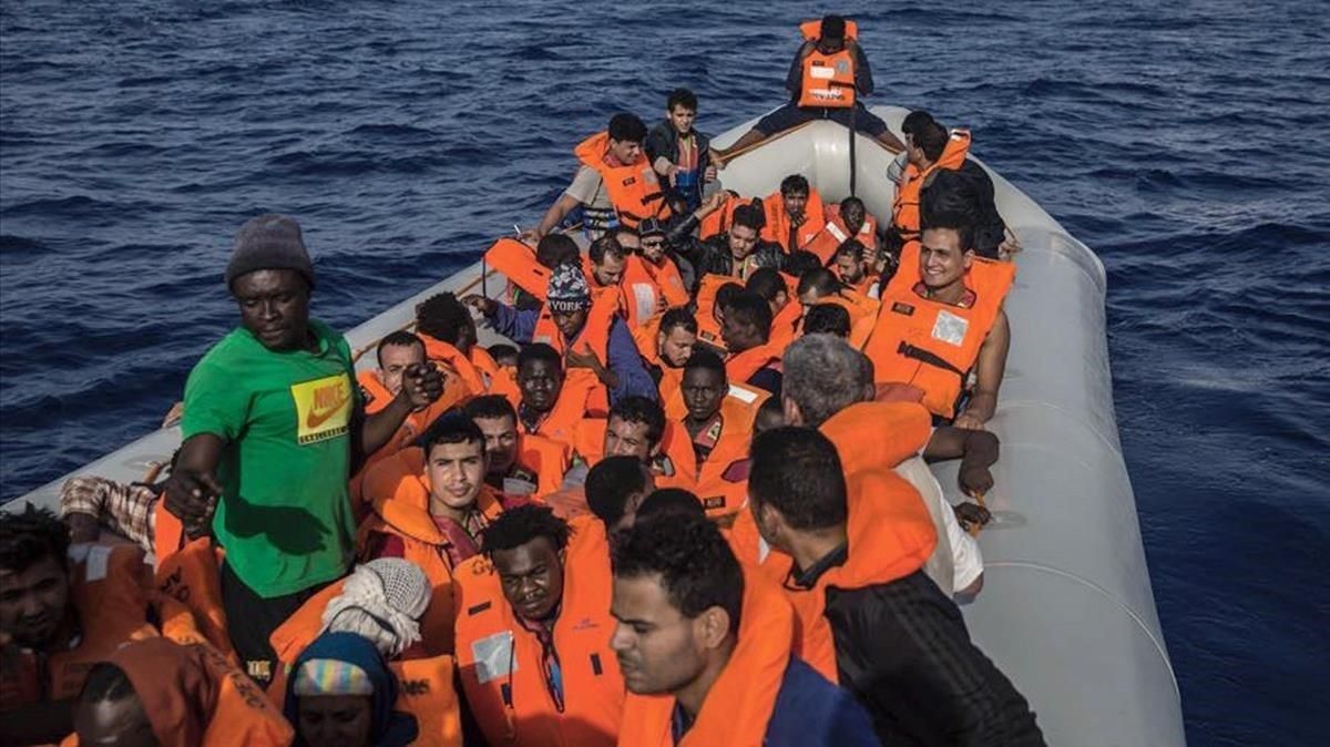 Fotografia de un rescate de Open Arms frente a las costas de Libia. Fotografia de un rescate de Open Arms frente a las costas de Libia.