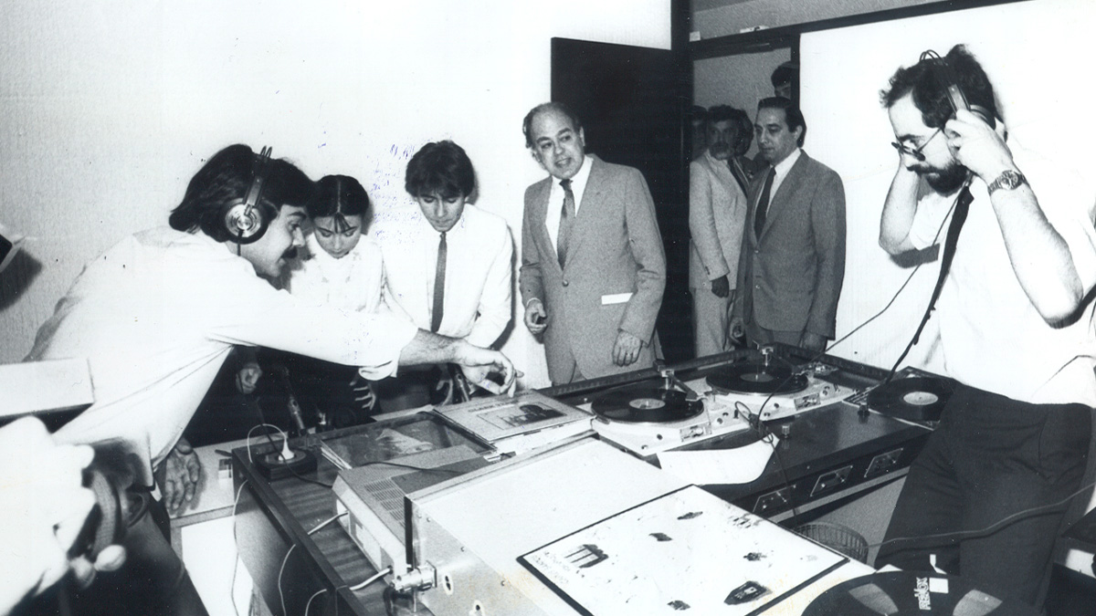 Pujol en la inauguración de los estudios de Catalunya Ràdio en 1983.