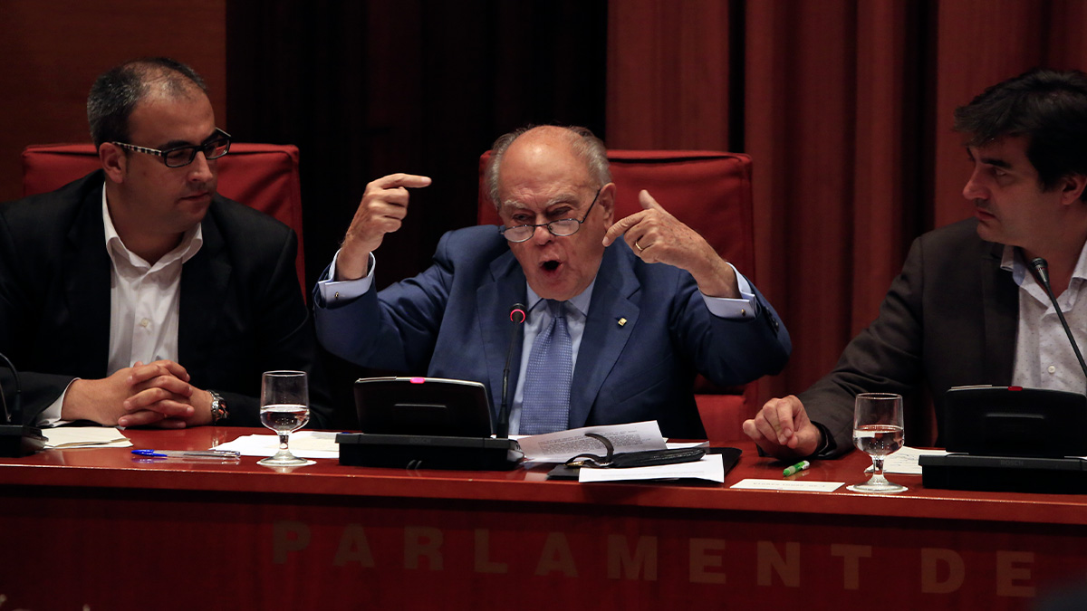 Jordi Pujol durante su comparecencia en el Parlament para dar explicaciones sobre el dinero oculto en paraisos fiscales. | FERRAN NADEU