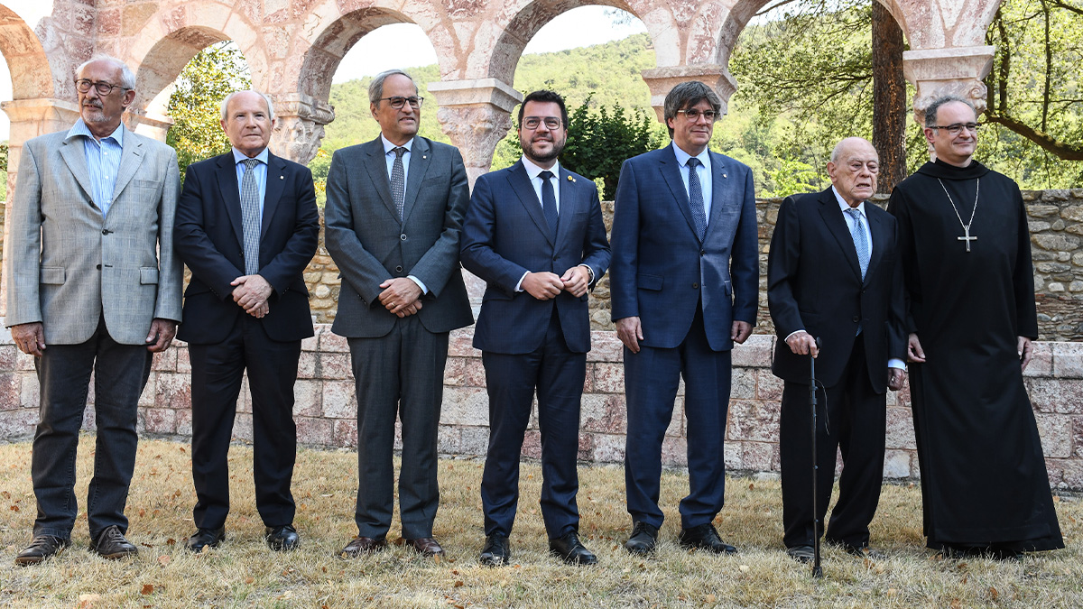 Los presidents y expresidents Montilla, Torra, Aragonès, Puigdemont y Pujol durante el homenaje a Pau Casals, en Francia. | ÁNGEL GARCÍA